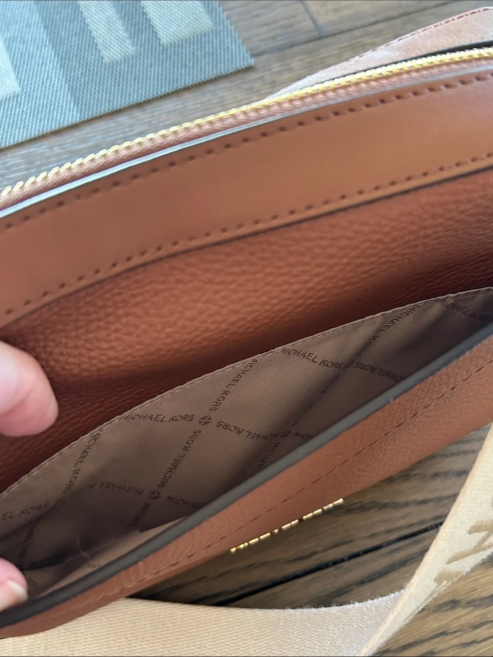 Michale Kors Jet Set Crossbody